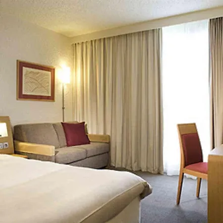 Novotel Paris Malmaison Otel 4*