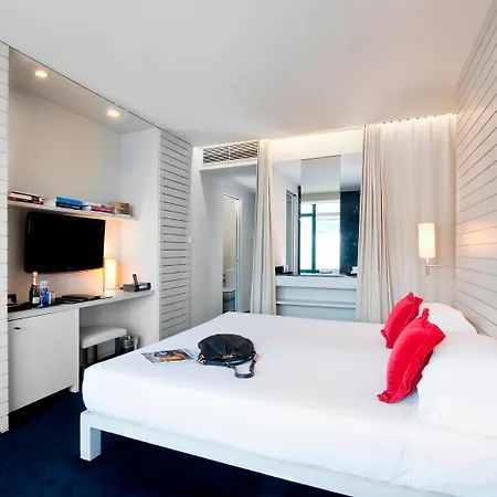 Novotel Paris Malmaison Otel 4*