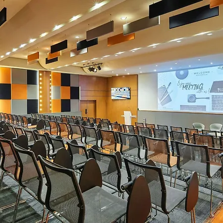 Otel Novotel Paris Malmaison 4*