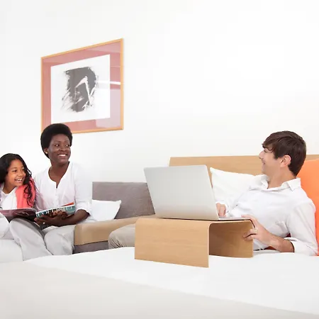 Otel Novotel Paris Malmaison 4*