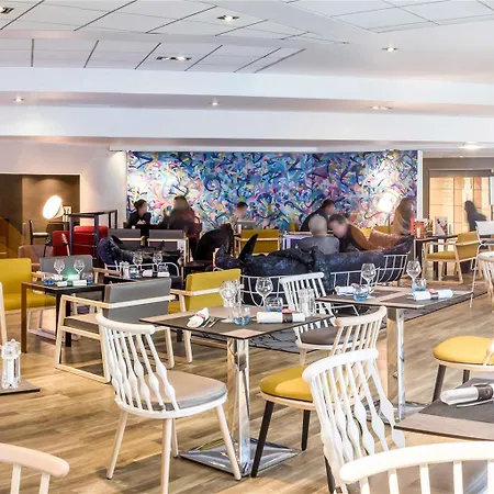 Novotel Paris Malmaison Hotel 4*