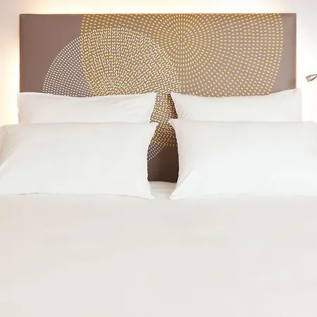 Novotel Paris Malmaison 호텔