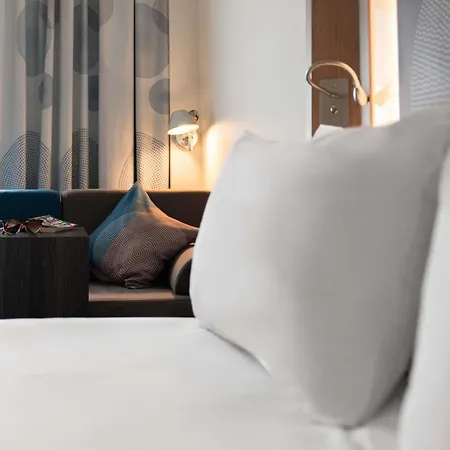 Novotel Paris Malmaison 4*