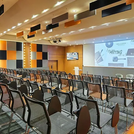 Novotel Paris Malmaison 호텔