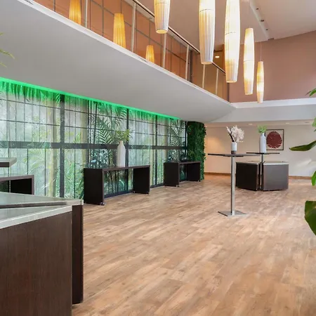 Novotel Paris Malmaison Отель Рюэй-Мальмезон