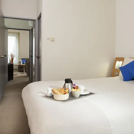 Novotel Paris Malmaison Otel 4*