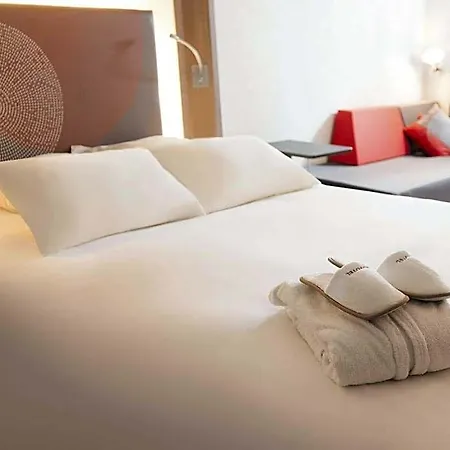 Novotel Paris Malmaison Отель 4*