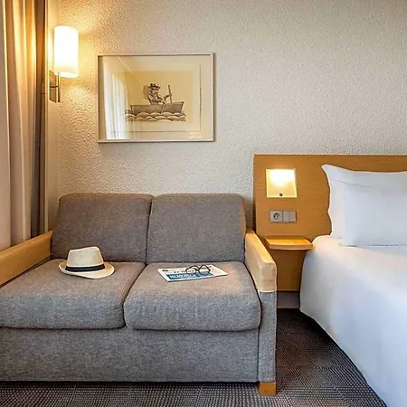 Novotel Paris Malmaison 4*